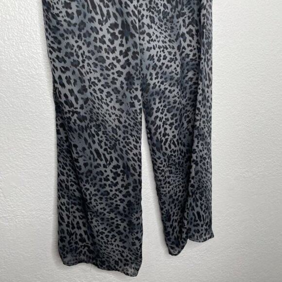 Forever 21 Womens Pants Size XS Gray Animal Print Wide Leg Comfort Trouser - Picture 8 of 11